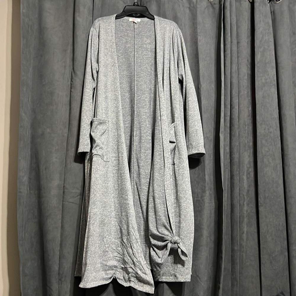 LulaRoe. Sarah. Duster Cardigan. Light Gray. Medium